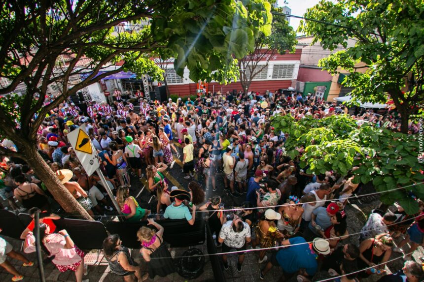 Público aproveita a programação de Carnaval em bares e espaços culturais, que antecipam a folia com música, encontros e eventos especiais