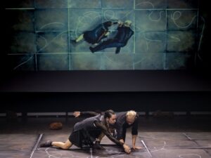 Em “CHÃO”, a Mimulus Cia. de Dança transforma o movimento em reflexão sobre caminhos, escolhas e encontros, unindo dança contemporânea e dança de salão em cena