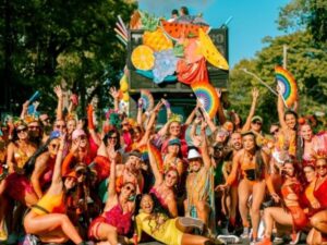 Com mix de ritmos e clima festivo, apresentação no dia 31 de janeiro aquece os foliões para a maratona de blocos que toma conta de BH