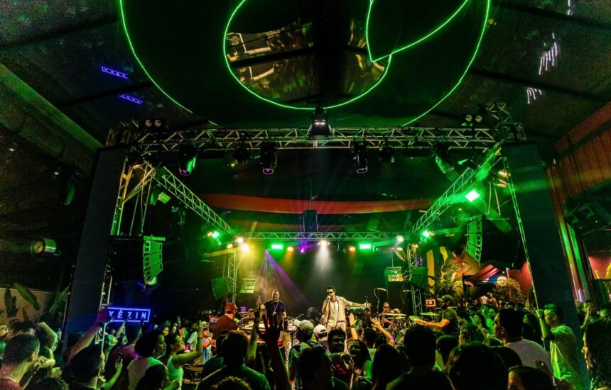 Estrutura do Quintal do Chalé recebe o Buritis Folia, que reúne mais de 20 atrações em oito dias de programação durante o Carnaval 2026