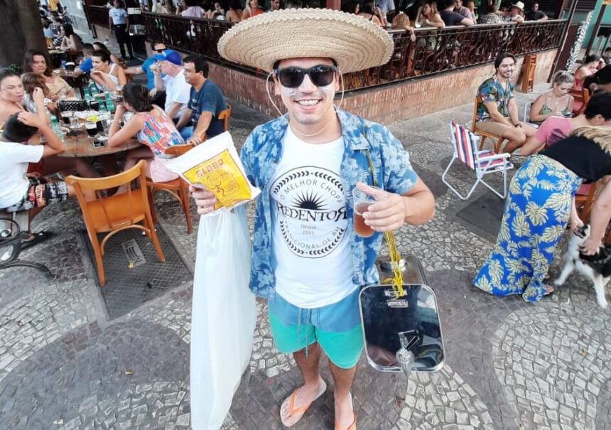 Campanha de verão dá chopp grátis a clientes de chinelo