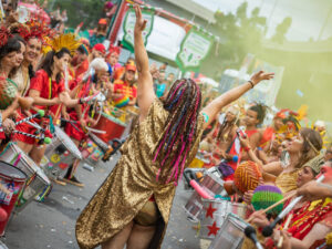 Ensaios de blocos agitam o pré-Carnaval de BH