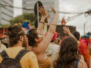 Multidão Tocando Na Festa