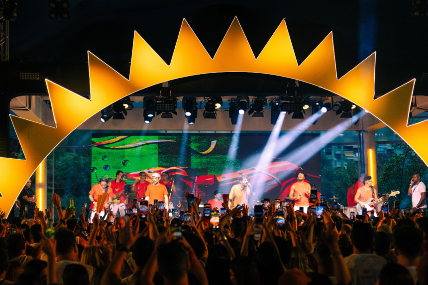 Projeto do cantor baiano chega à Grande BH no dia 24 de janeiro com show ao ar livre, clima de verão e repertório que percorre toda a carreira