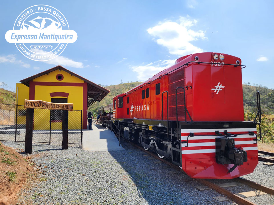 Após três décadas desativado, o Expresso Mantiqueira voltou aos trilhos em 2025 e passou a operar entre Cruzeiro (SP) e Passa Quatro (MG), reforçando o turismo ferroviário