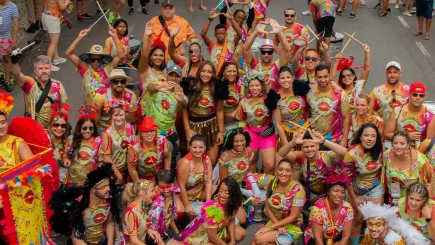 Foliões lotam as ruas durante o Carnaval; festa de 2027 já tem datas definidas para fevereiro