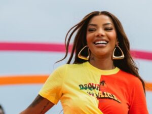 Cantora divide a noite com Bloco do Silva e Mané Galinha em programação que mistura pop, samba e brasilidade