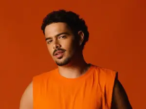 Pedro Sampaio puxa trio em BH neste sábado