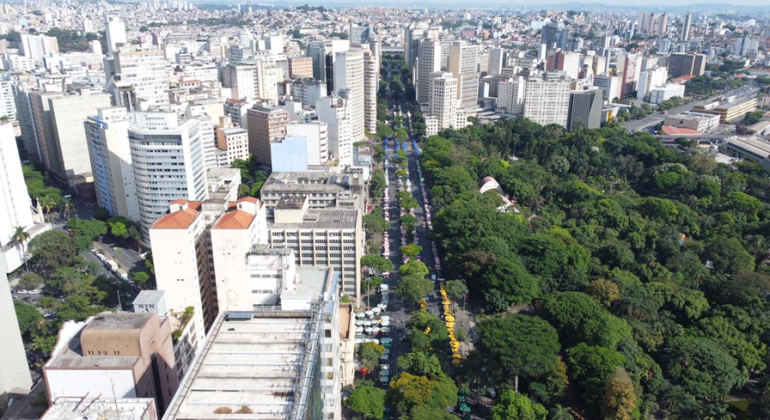 Feira Hippie fecha mais cedo neste domingo de folia