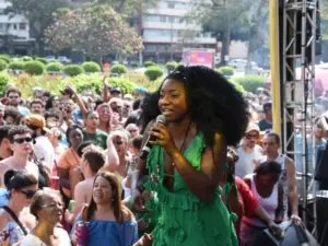 Cantora Adriana Araújo será lembrada na Rua do Samba