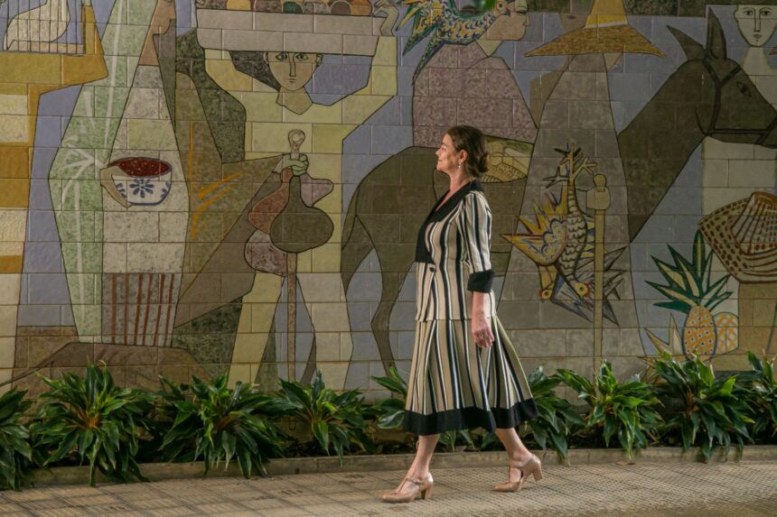 Cena do documentário “O Silêncio de Eva”, dirigido por Elza Cataldo, que reconstrói de forma poética a trajetória da atriz Eva Nil, com atuações de Inês Peixoto e Bárbara Luz