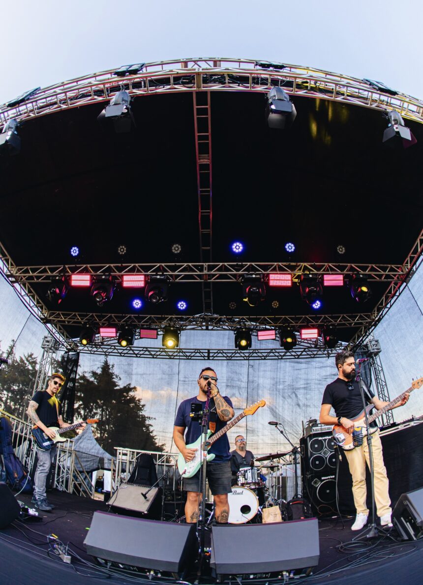 Entre taças de vinho, boa música e o charme da mineiridade, a Praça da Filarmônica vira o ponto de encontro