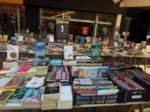 Livraria vende 10 mil livros a R$ 1 na Savassi