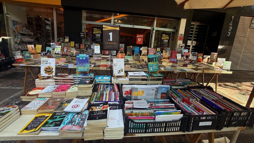 Livraria vende 10 mil livros a R$ 1 na Savassi