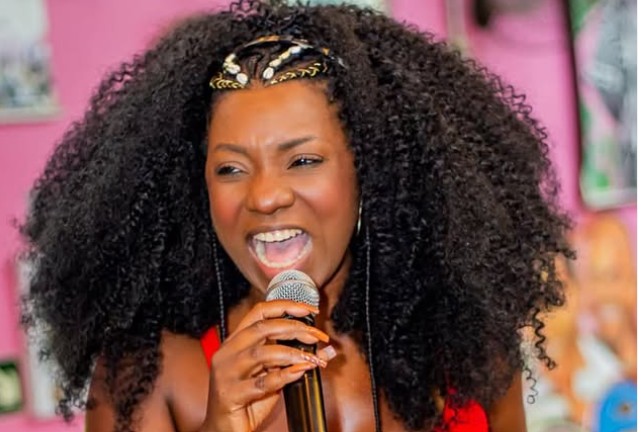 Adriana Araújo, a potente voz que marcou o samba de Belo Horizonte, deixou um legado inesquecível na cena cultural mineira