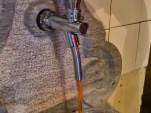 Fonte de Aperol no Balcão Savassi promete atrair público com copos da bebida a R$ 1 na inauguração, em Belo Horizonte