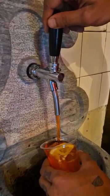 Fonte de Aperol no Balcão Savassi promete atrair público com copos da bebida a R$ 1 na inauguração, em Belo Horizonte