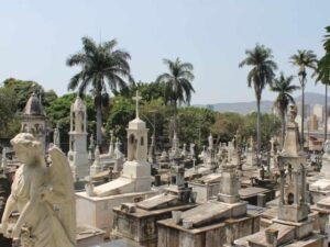 Cemitério do Bonfim terá visitas guiadas em 2026