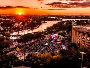 Vista panorâmica do Mineirão e Mineirinho no entardecer em BH
