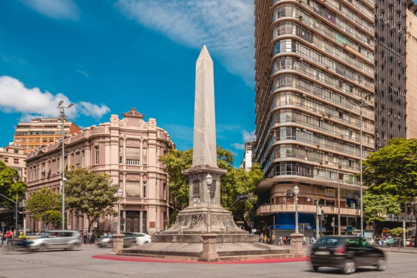 Foto do monumento conhecido como Pirulito