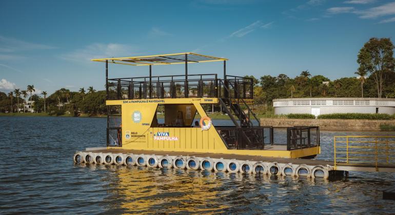 Passeio de barco na Lagoa da Pampulha, em Belo Horizonte, com catamarã turístico “Capivarã”
