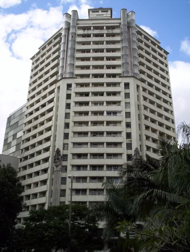 Vista do alto do Edifício Acaiaca revela o centro de Belo Horizonte