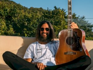 Armandinho se apresenta em Belo Horizonte com a turnê “Se o Tempo Passa”, no BeFly Hall, no dia 30 de maio