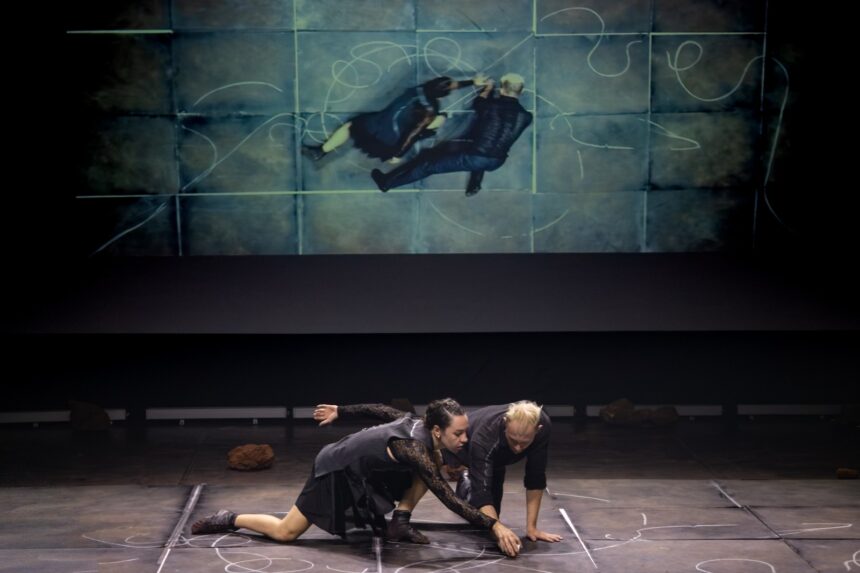 Espetáculo “CHÃO”, da Mimulus Cia. de Dança, retorna aos palcos com proposta sensorial sobre caminhos e transformações humanas
