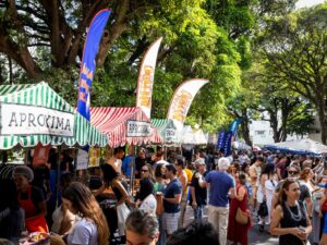 Feirinha Aproxima reúne gastronomia, arte e convivência nos jardins da Casa Fiat de Cultura, com mais de 30 expositores