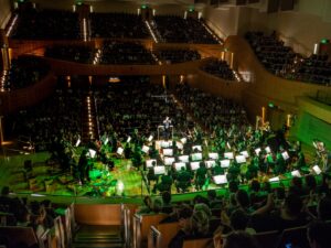 Sob regência de José Soares, Filarmônica de Minas Gerais apresenta concerto com trilhas marcantes do cinema na Sala Minas Gerais