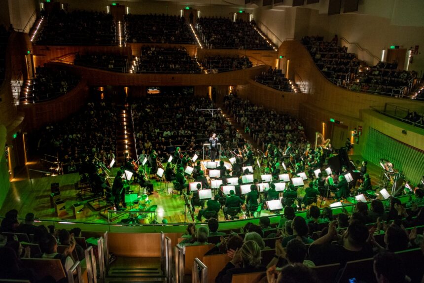 Sob regência de José Soares, Filarmônica de Minas Gerais apresenta concerto com trilhas marcantes do cinema na Sala Minas Gerais