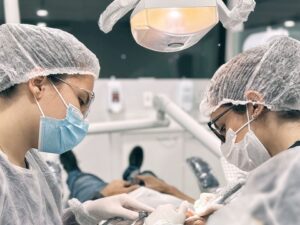Laboratório de Odontologia da FAMINAS oferece estrutura para aulas práticas e formação clínica dos estudantes