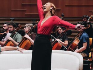 Apresentação da Filarmônica de Minas Gerais reúne música, teatro e humor em óperas semiencenadas na Sala Minas Gerais