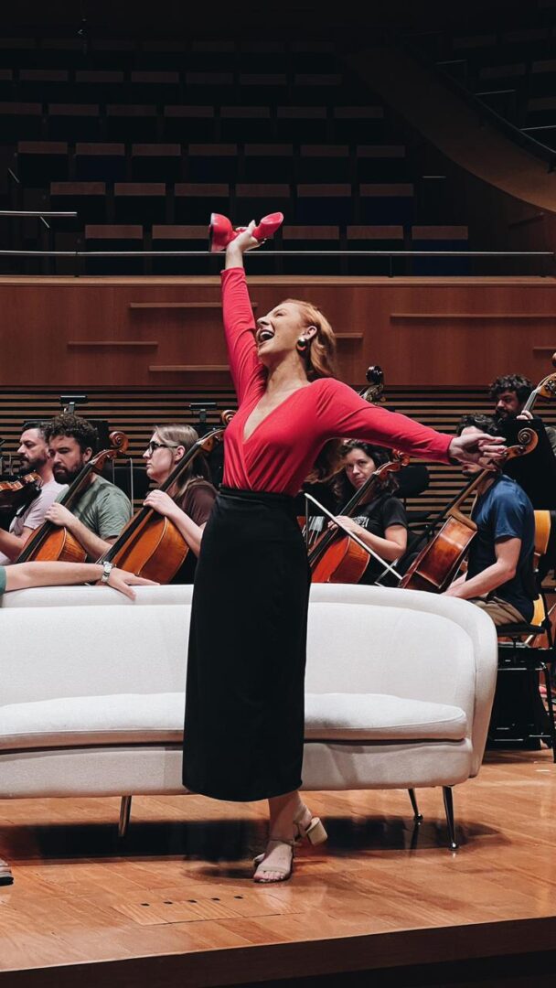 Apresentação da Filarmônica de Minas Gerais reúne música, teatro e humor em óperas semiencenadas na Sala Minas Gerais