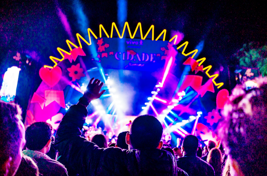 Público acompanha evento da Cidade Junina em Belo Horizonte, que integra a programação cultural do fim de semana na capital mineira