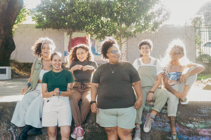 Cantora Bahia se apresenta no Alaíde Circuito de Música, que ocupa o Barreiro com show gratuito e protagonismo feminino