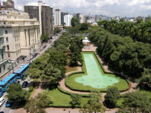 A região da Praça da Liberdade abriga alguns dos espaços culturais mais importantes de Belo Horizonte, perfeitos para quem deseja explorar exposições, conhecer mais sobre a história de Minas e viver experiências inspiradoras