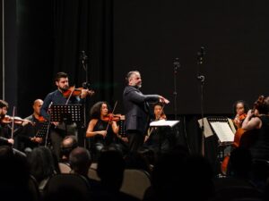 Músicos da Orbe se apresentam durante concerto de música clássica em Belo Horizonte.