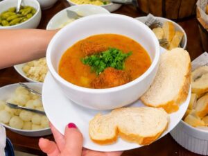 Na Savassi, o Bar Mercado Central entrou no clima do inverno com rodízio de caldos e petiscos.