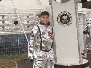 Aos 13 anos, Horacio Rojas integra missão inspirada na exploração lunar, acumula medalhas em olimpíadas científicas e atua como cientista cidadão da NASA