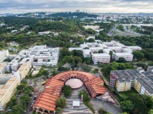 Vista de cima do campus Pampulha da UFMG, em Belo Horizonte