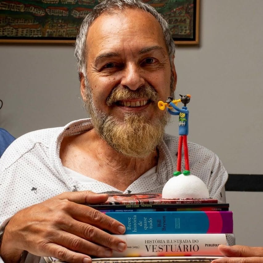 Obra “Festas”, de Marcelo Xavier, integra a exposição “Asa de Papel” no CCBB BH e revela o universo lúdico do artista, em que livros ganham forma, cor e movimento