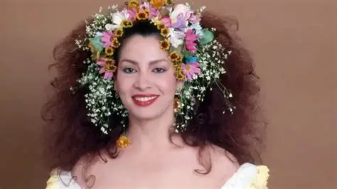 Ícone da música popular brasileira, Clara Nunes construiu uma trajetória marcada pela valorização da cultura afro-brasileira, da religiosidade e das tradições populares