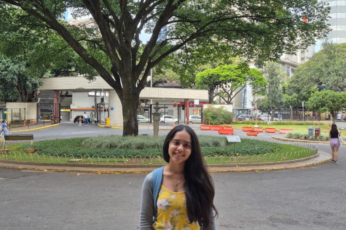 Aprovada em Medicina na UFMG, Raphaella afirma que a combinação entre estratégia de estudos e apoio pedagógico fez diferença na trajetória - (foto: Acervo pessoal)