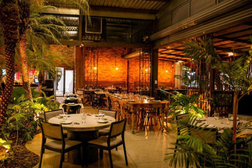 Restaurante no Santa Lúcia une ambiente arborizado, gastronomia afetiva e pratos que convidam a desacelerar em meio à rotina da cidade
