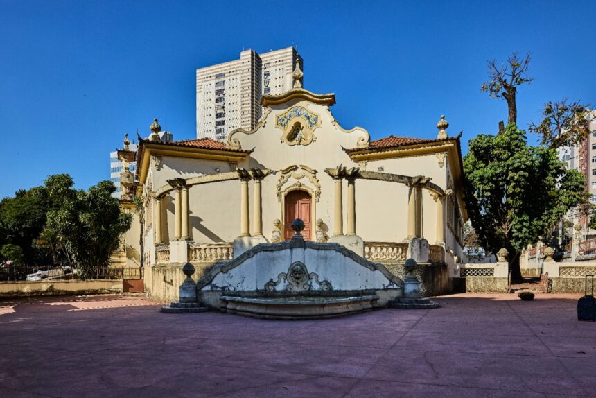 Programação da mostra na Escola Estadual Pedro II reúne debate com a arquiteta Cícera Gontijo e apresentação do pianista Gustavo Ferreira, ampliando a experiência cultural dos visitantes