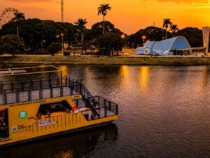 Casais sorteados poderão navegar pela Lagoa da Pampulha em uma edição especial do passeio turístico promovido pela Prefeitura de Belo Horizonte