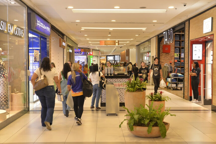 Campanhas promocionais em centros de compras da capital incluem sorteios de viagens, eletrônicos, kits de joias e brindes exclusivos durante o mês de junho