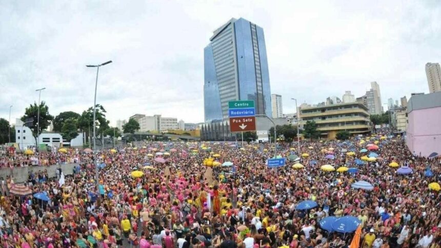 Álvaro Damião, prefeito de Belo Horizonte, durante anúncio sobre decisão que vetou feriado na terça-feira de Carnaval na capital mineira