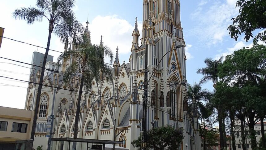 Basílica de Nossa Senhora de Lourdes, localizada no bairro Lourdes em BH
